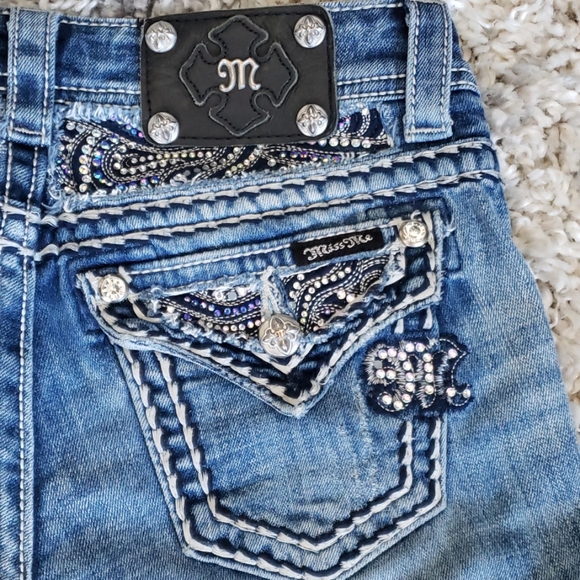 Miss Me Cuffed Capri Jeans.  Size 26. - Picture 5 of 8